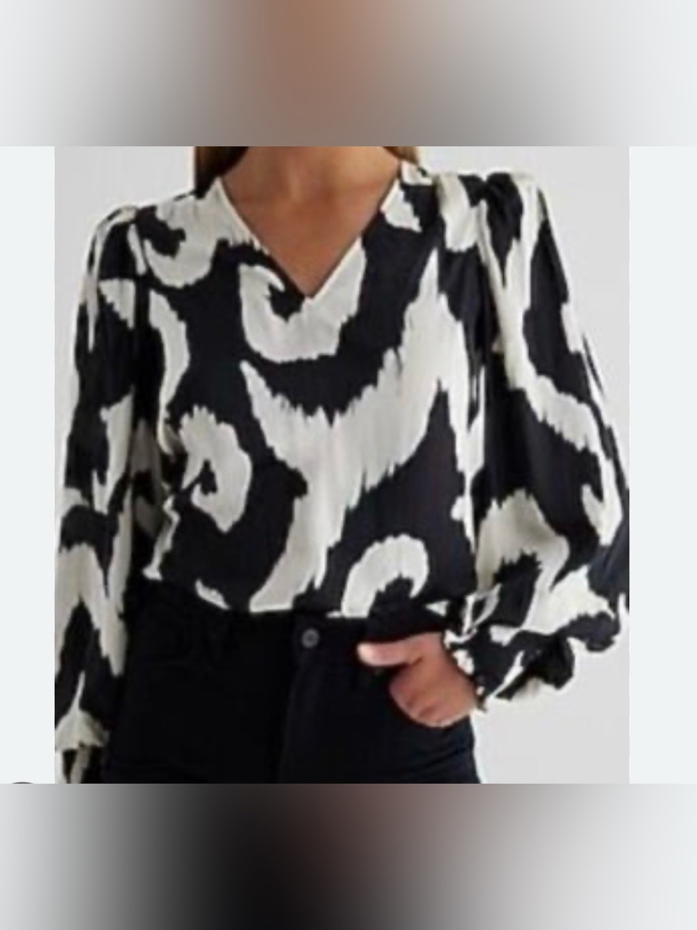 Express Woven  V-Neck Puff Sleeve Blouse - Black & White